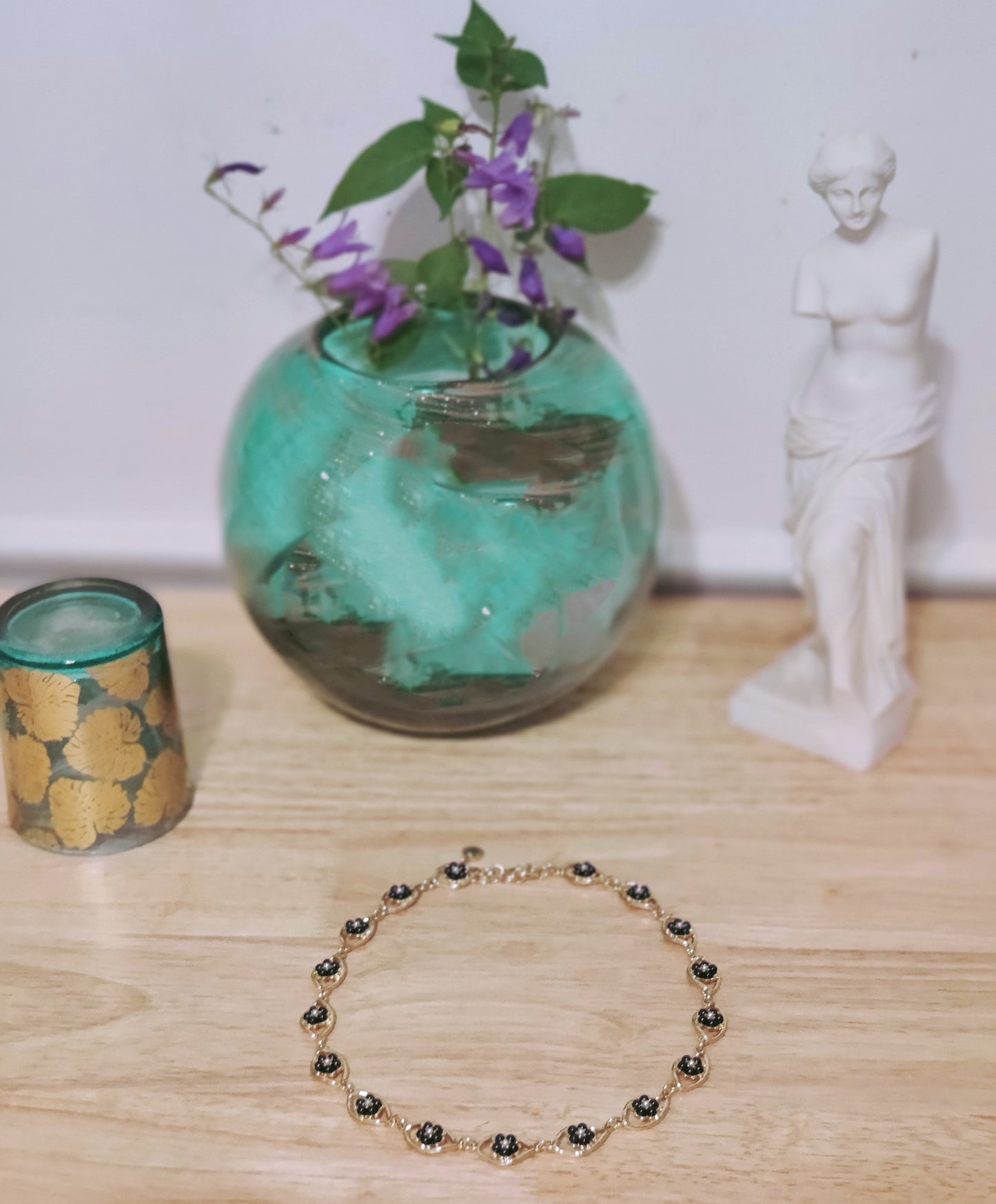 Queen Charlotte Simulated Pearl Flowers Collar Necklace