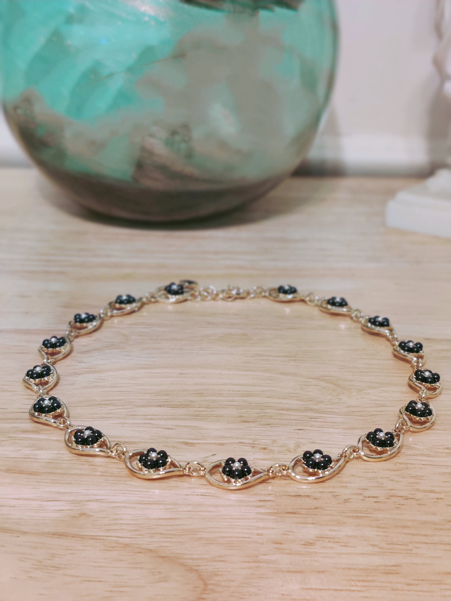Queen Charlotte Simulated Pearl Flowers Collar Necklace